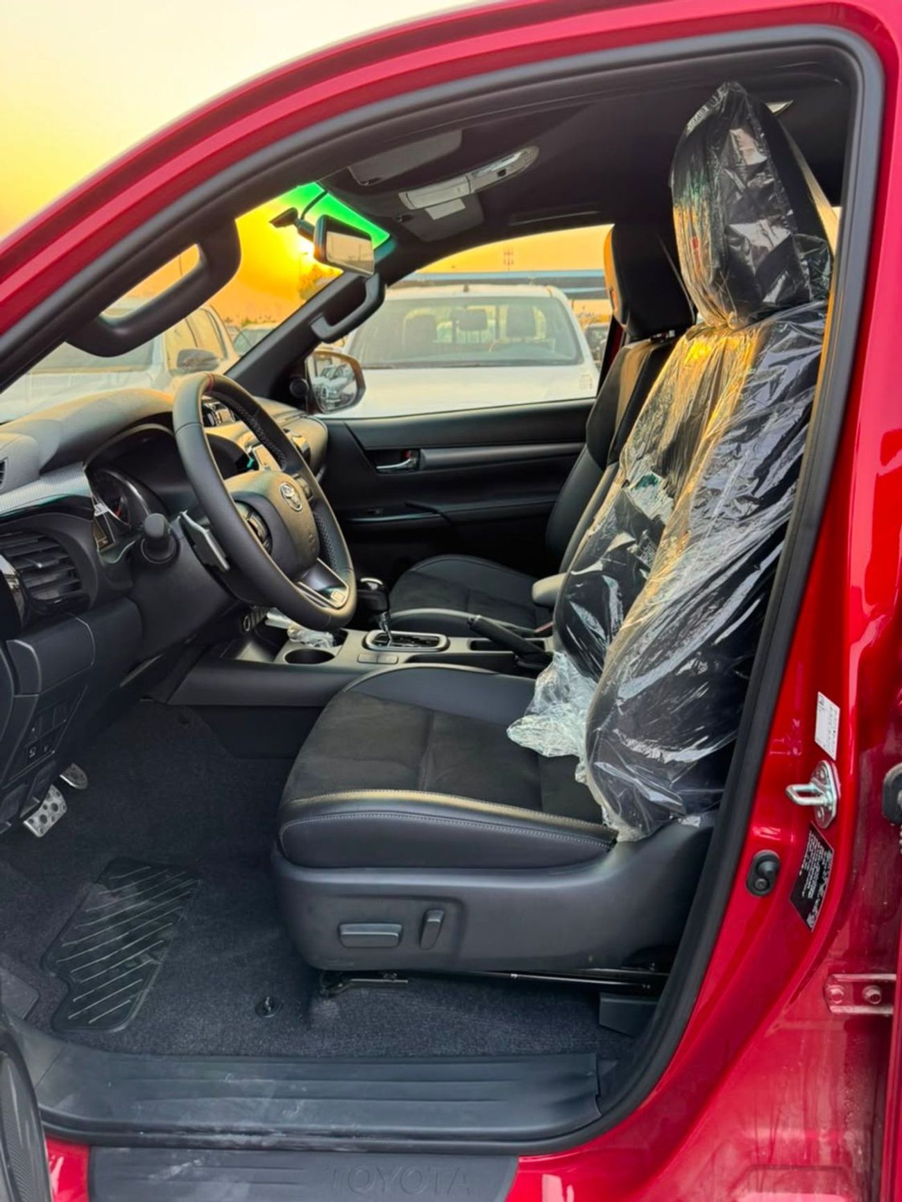 تويوتا هيلوكس GR SPORT | 2.8L DIESEL A/T 4WD | DRIVER PWR SEAT | LEATHER SEATS | 360*CAMERA | REAR PARKING SENSOR