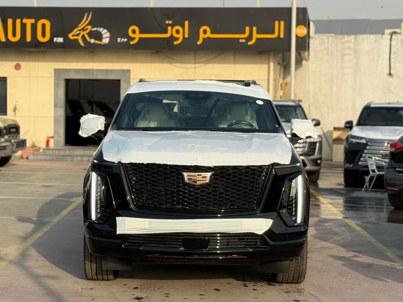 Cadillac Escalade Sport Platinum 6.2L 4WD Cadillac Escalade V8 6.2 L SUV AWD 4 Doors