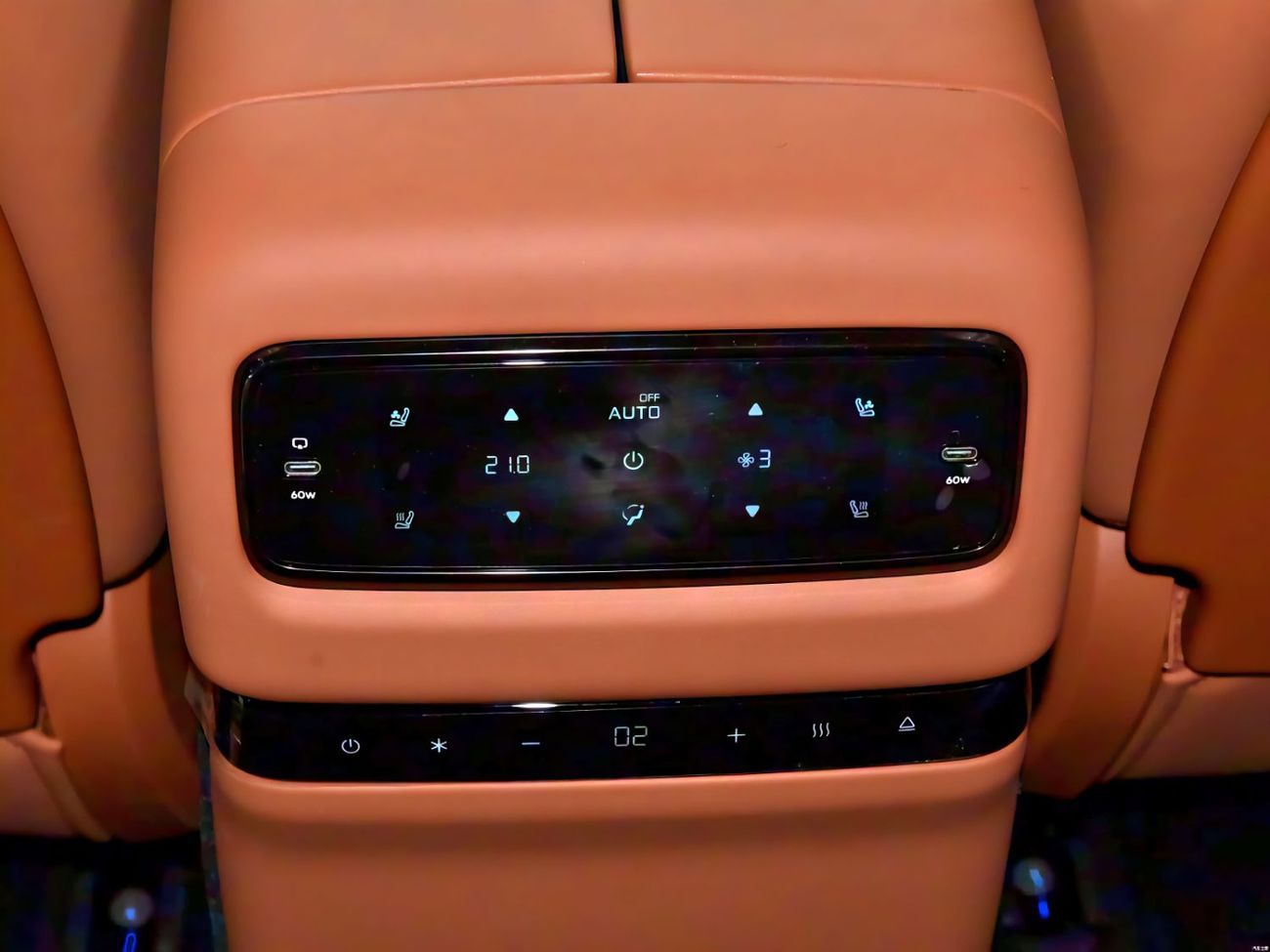 روكس أداماس (EXPORT ONLY) ROX Adamas vip 6 seats (EREV)  A/T 4*4 SUV  black color 2026 model