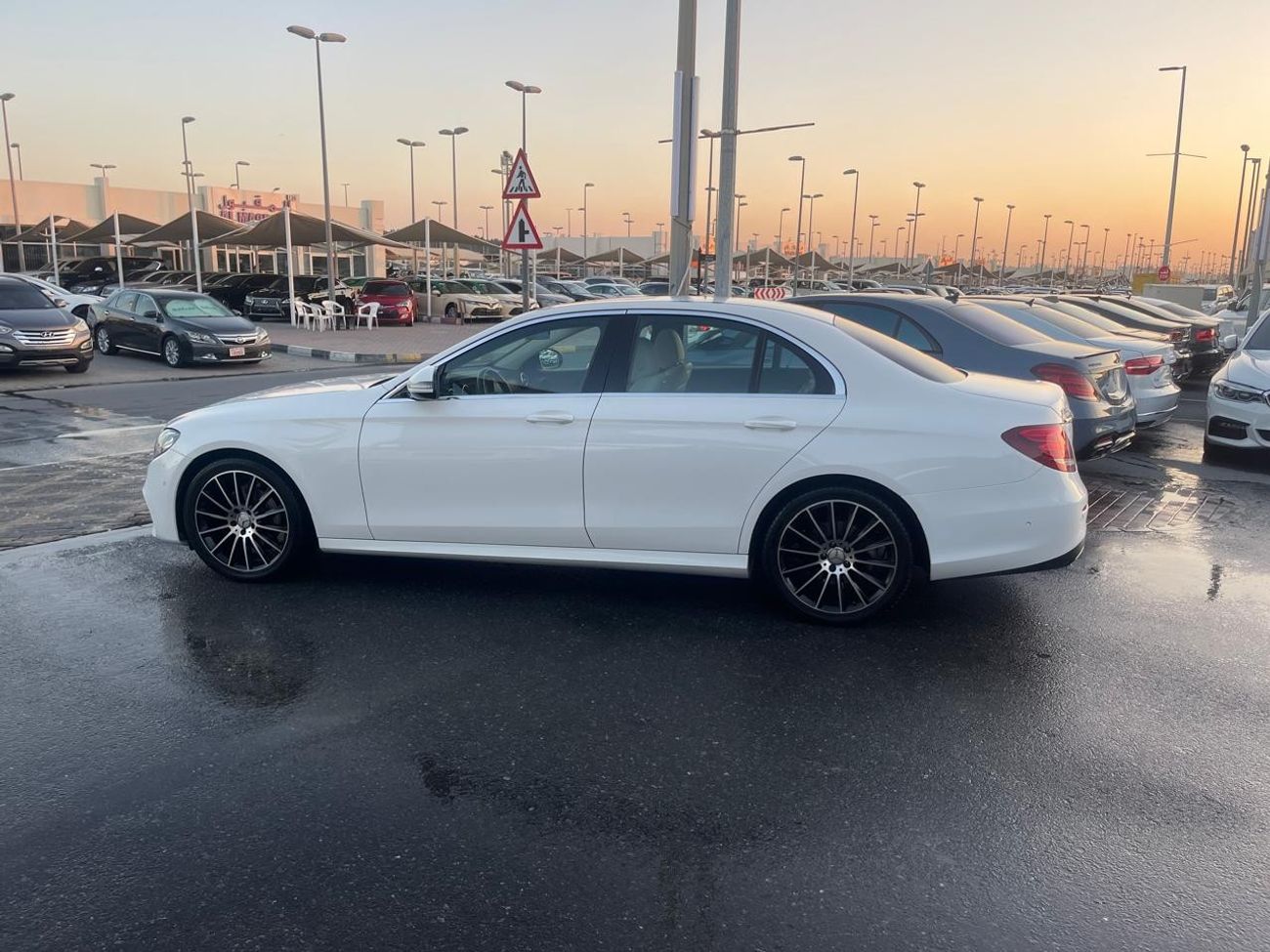 Mercedes-Benz E200 Mercedes E 200 Gulf 2017 in excellent condition, fully equipped