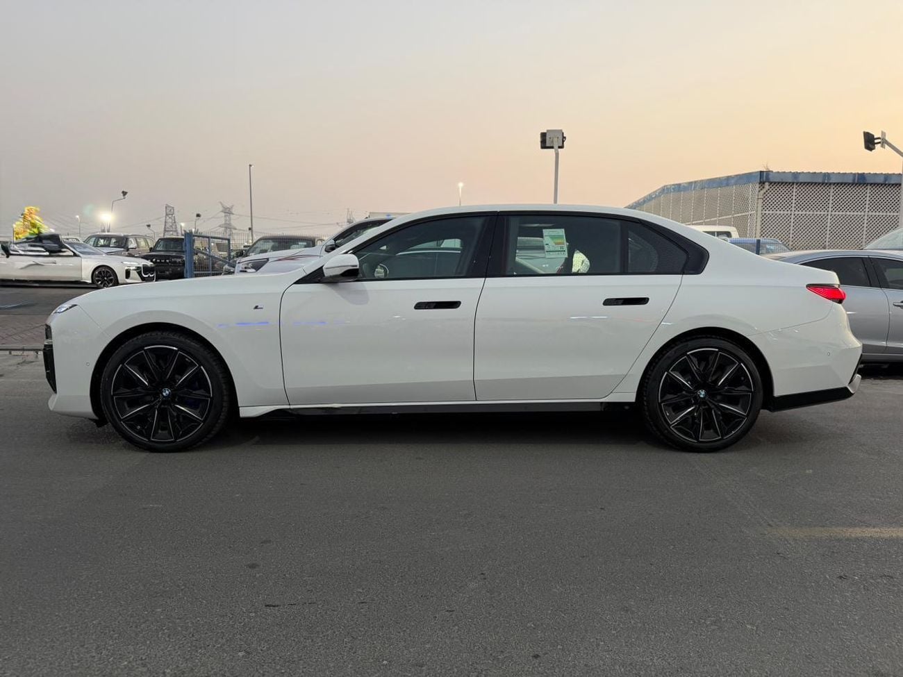 BMW 760i XDRIVE MASTERCLASS M SPORT PACKAGE XDRIVE AUTOMATIC TRANSMISSION ( FOR RE EXPORT OUTSIDE GCC COUNTRI