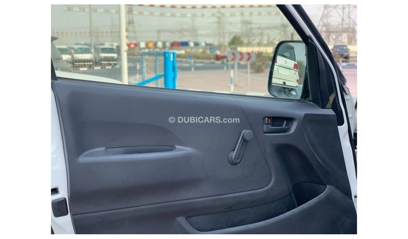 تويوتا هاياس Standard Roof 15 Seater 2.5L Diesel FWD