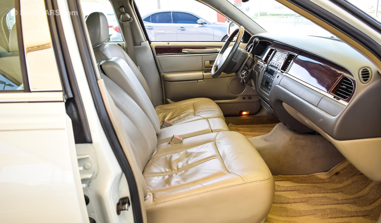 Lincoln Town Car Signature Limited