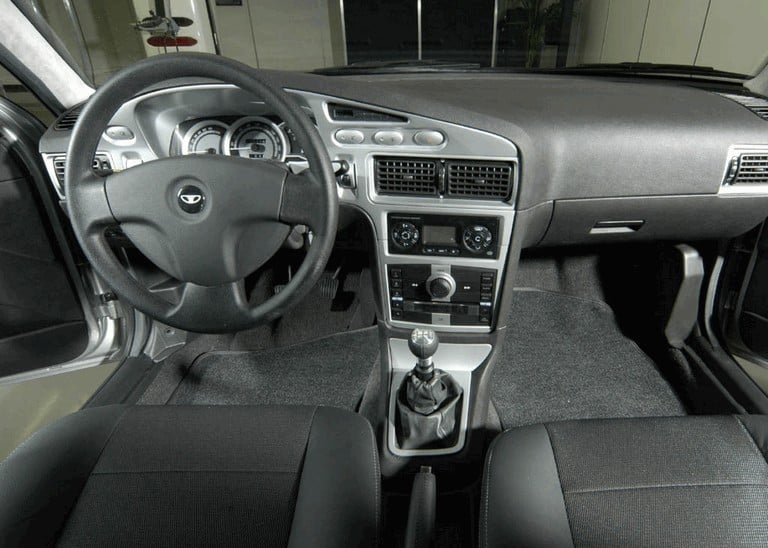 Daewoo Nexia interior - Cockpit