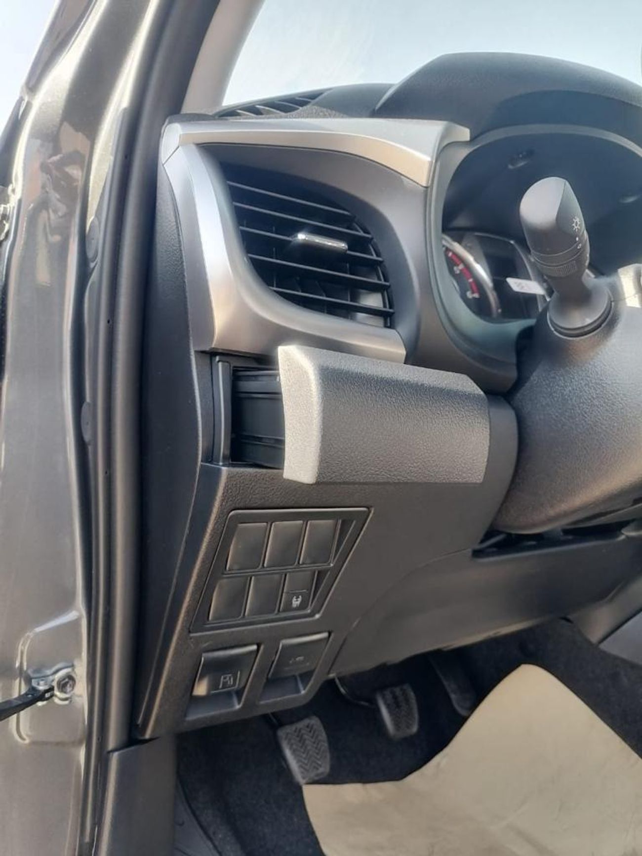 تويوتا هيلوكس Toyota Hilux SR5 2.4L 4*4 Diesel 2025