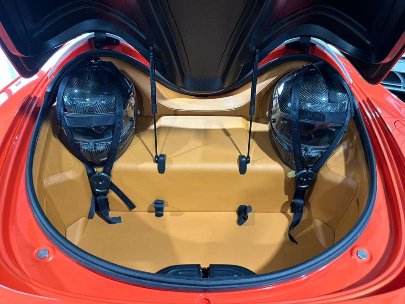 أستون مارتن فانكويش SPEEDSTER