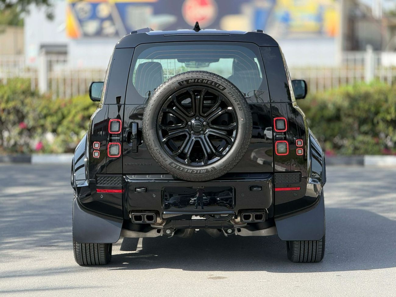 لاند روفر ديفندر BLACK EDITION**2026**GCC SPEC UNDER WARRANTY AND SERVICE