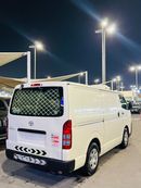 Toyota Hiace Commuter Standard