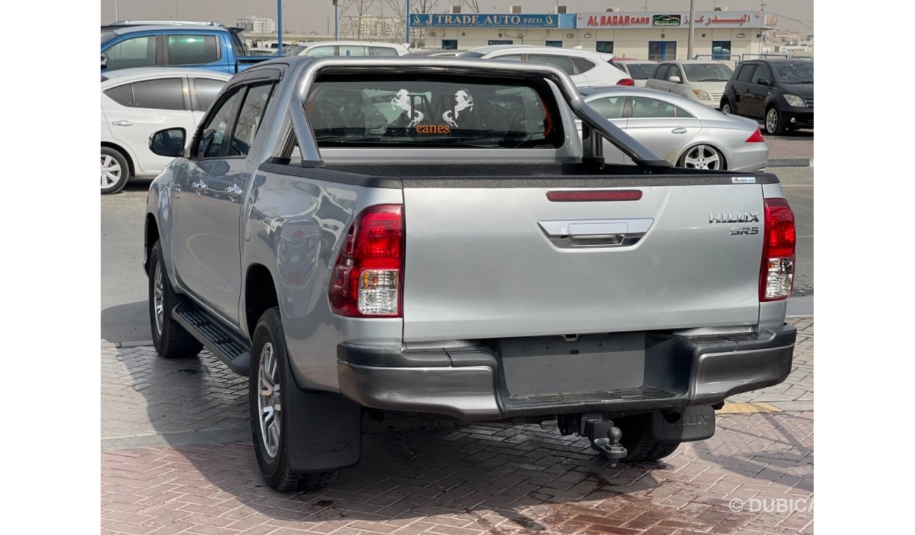 Toyota Hilux Toyota Hilux Diesel engine 2.8 silver color car very clean and good condition