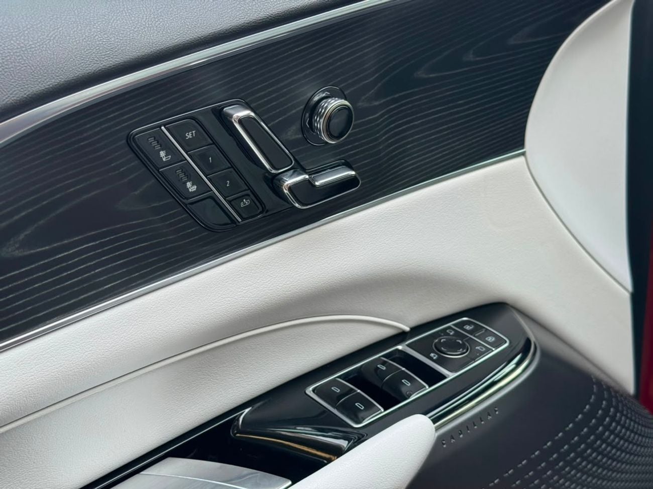 Cadillac Lyriq LAUNCH EDITION FULLY ELECTRIC / LAXURY CAR / BIG SCREEN / PREMIUM SOUND SYSTEM / 360 CAMERA / COOLING AND HEATING S