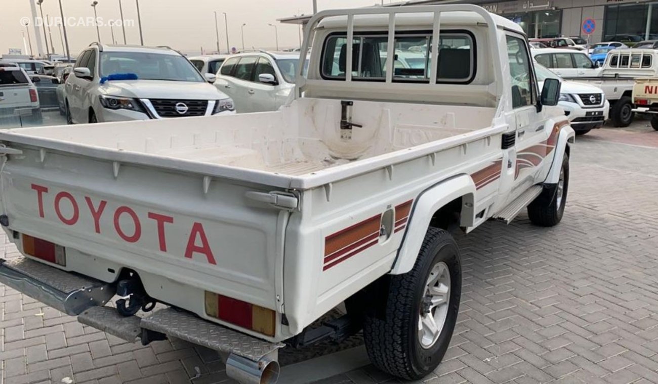 Toyota Land Cruiser Pick Up Toyota Land Cruiser Pickup 2010