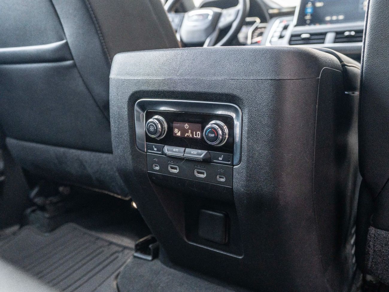 جي أم سي يوكون 5.3 V8 AT4 (AWD)