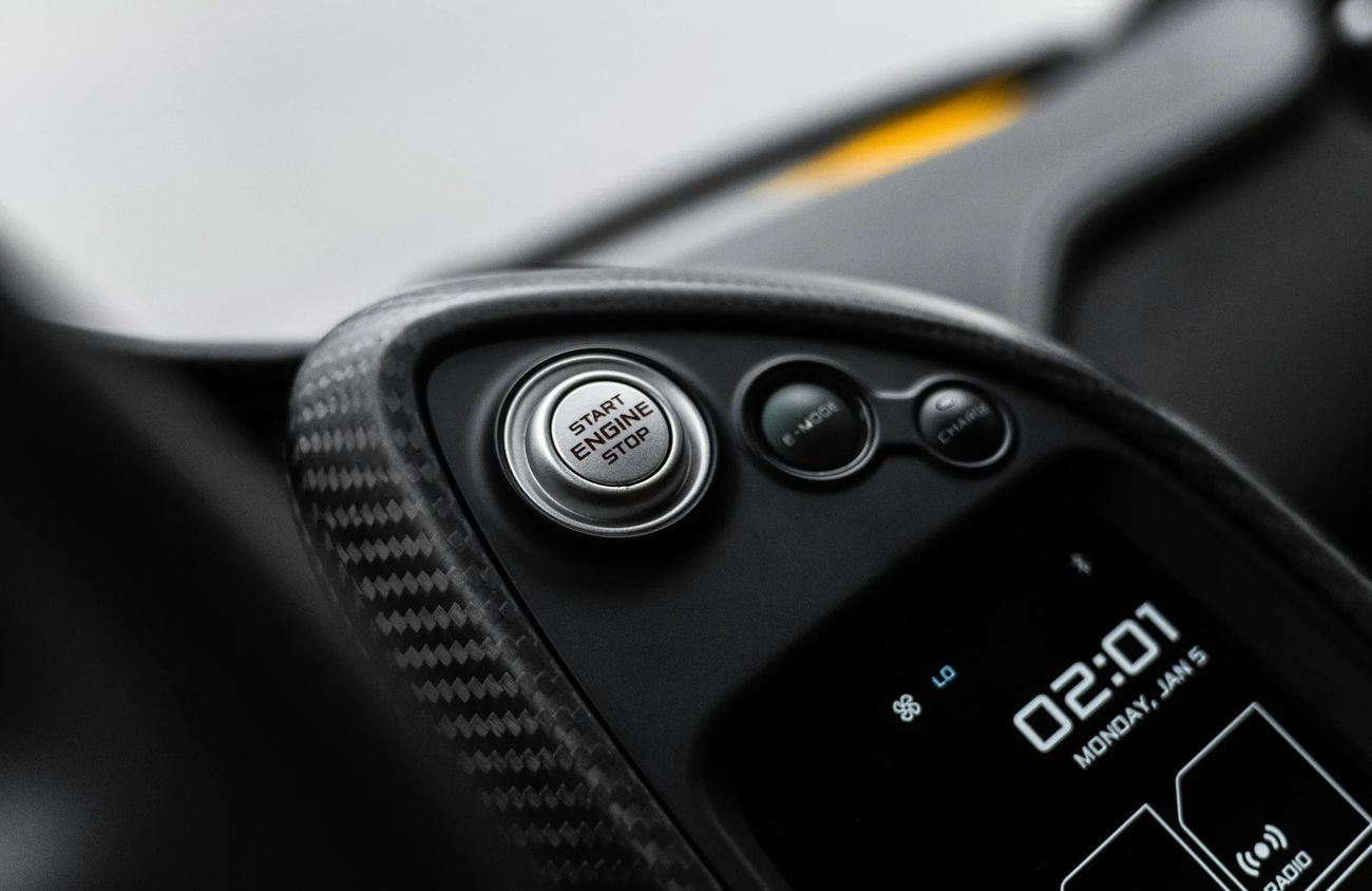 مكلارين P1 3.8L V8 Twin-Turbocharged + Electric Motor