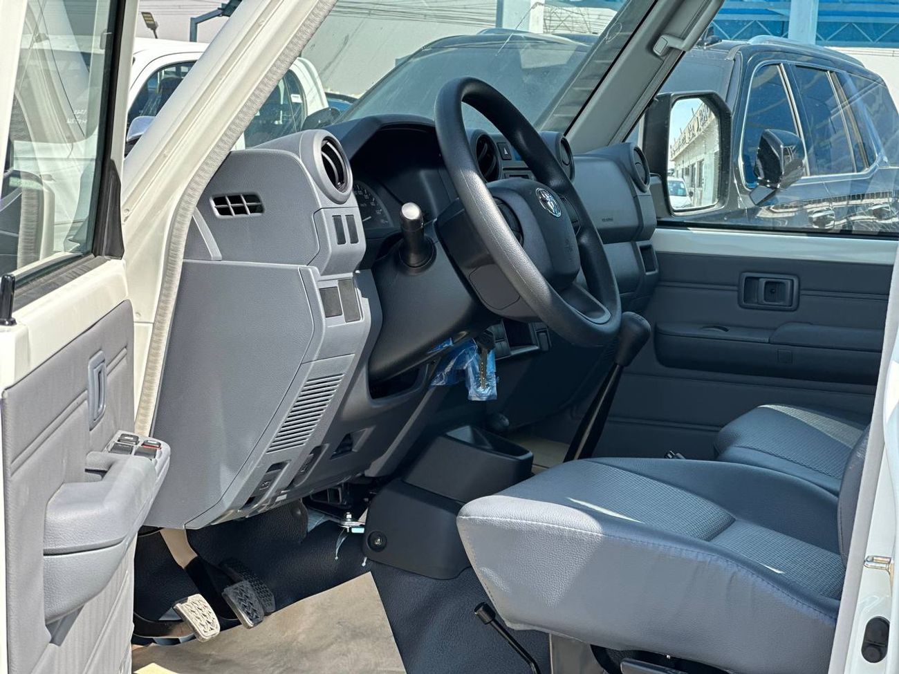 Toyota Land Cruiser 70 LC76 4.2L DSL M/T // 2025 // STD Option With Power Windows , 9 Seats // Special Offer // By Formula