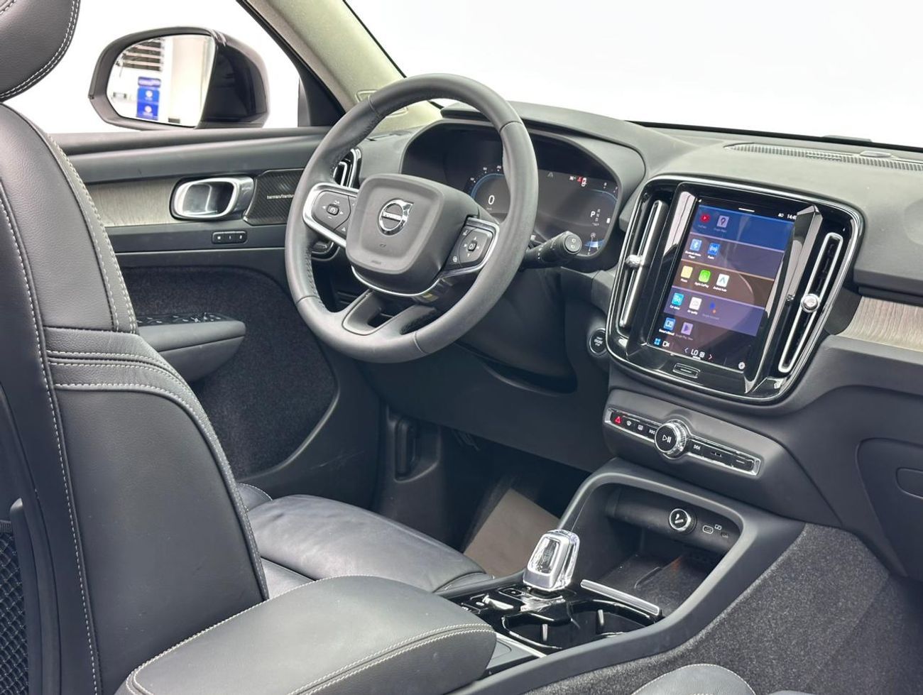 Volvo XC40 2023 Volvo XC40 B4 Ultimate Dark, 2028 Volvo Warranty, Volvo Full Service History, GCC