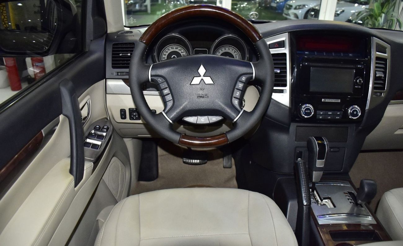 ميتسوبيشي باجيرو EXCELLENT DEAL for our Mitsubishi Pajero GLS ( 2016 Model ) in Brown Color GCC Specs