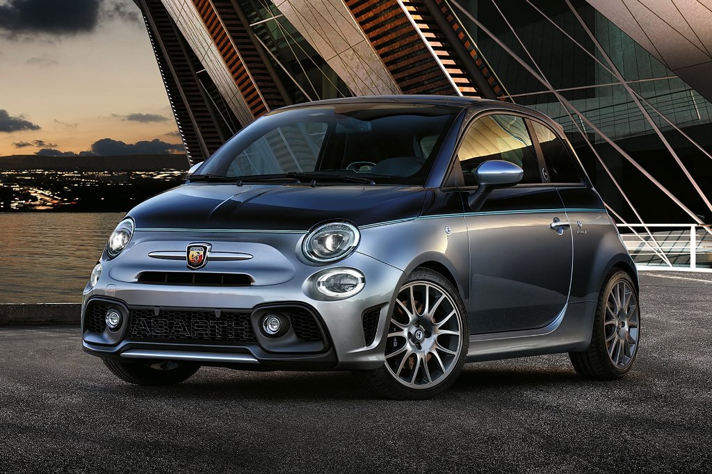 Abarth 695 exterior - Front Left Angled