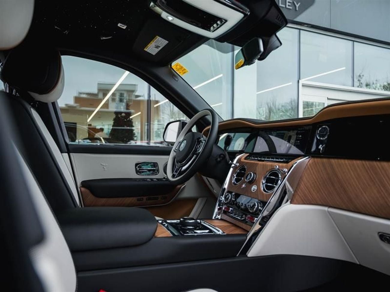Rolls-Royce Cullinan Series II with Captain Seats