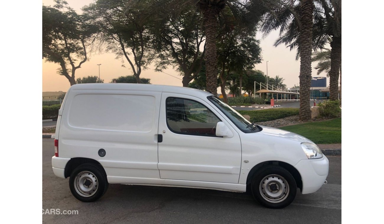 بيجو بارتنر قصير جسم 2013 PEUGEOT PARTNER GCC 2DR VAN 1.6L 4CYL MANUAL IN GOOD CONDITION