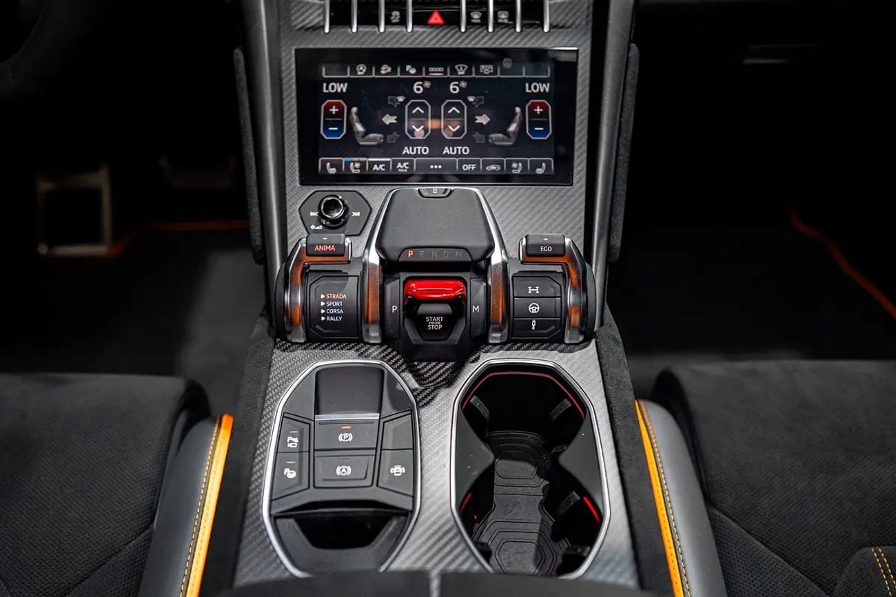 لامبورغيني اوروس 4.0T V8 Performante PERFORMANTE | FULL CARBON INT/EXT | EXTENDED PERFORMANTE TRIM | SUNSHINE PACKAGE