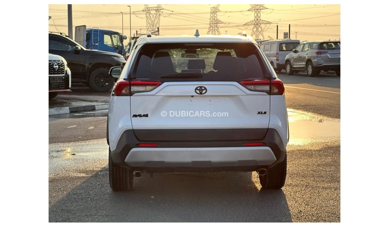 Toyota RAV4 2021 Toyota RAV4 XLE full option