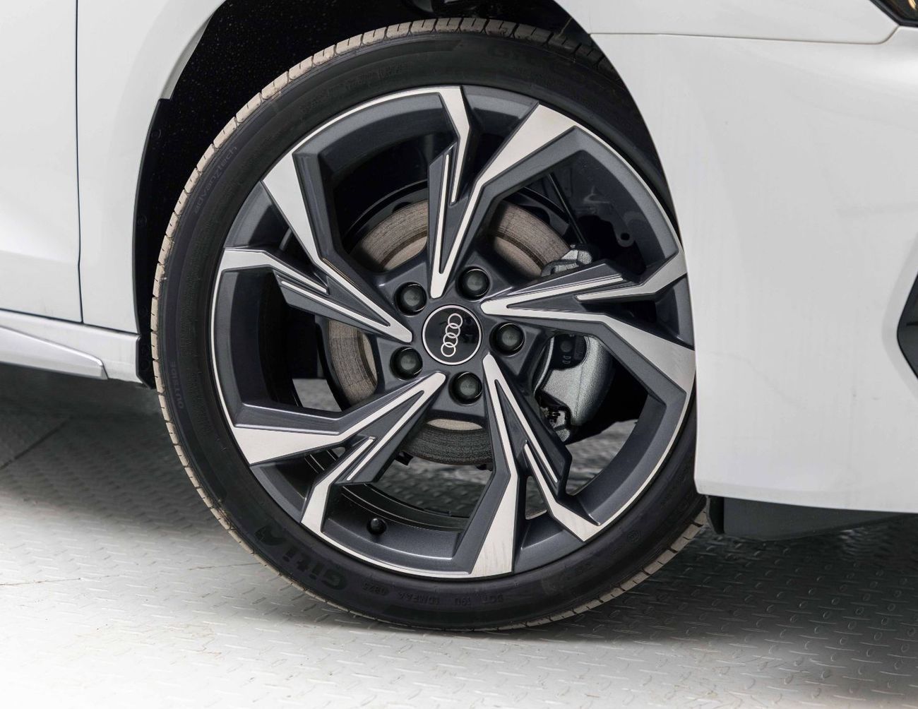 أودي A3 Sportback Flight Premium 1.5L - White Inside Black