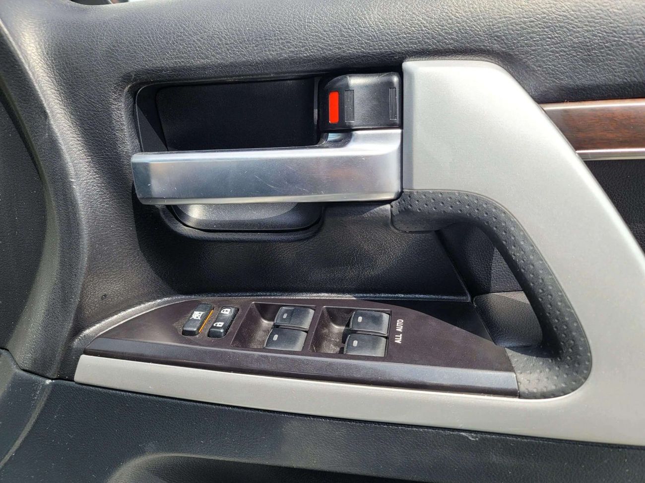 تويوتا لاند كروزر Diesel 4.5L V8 Right Hand Drive (Export Only)