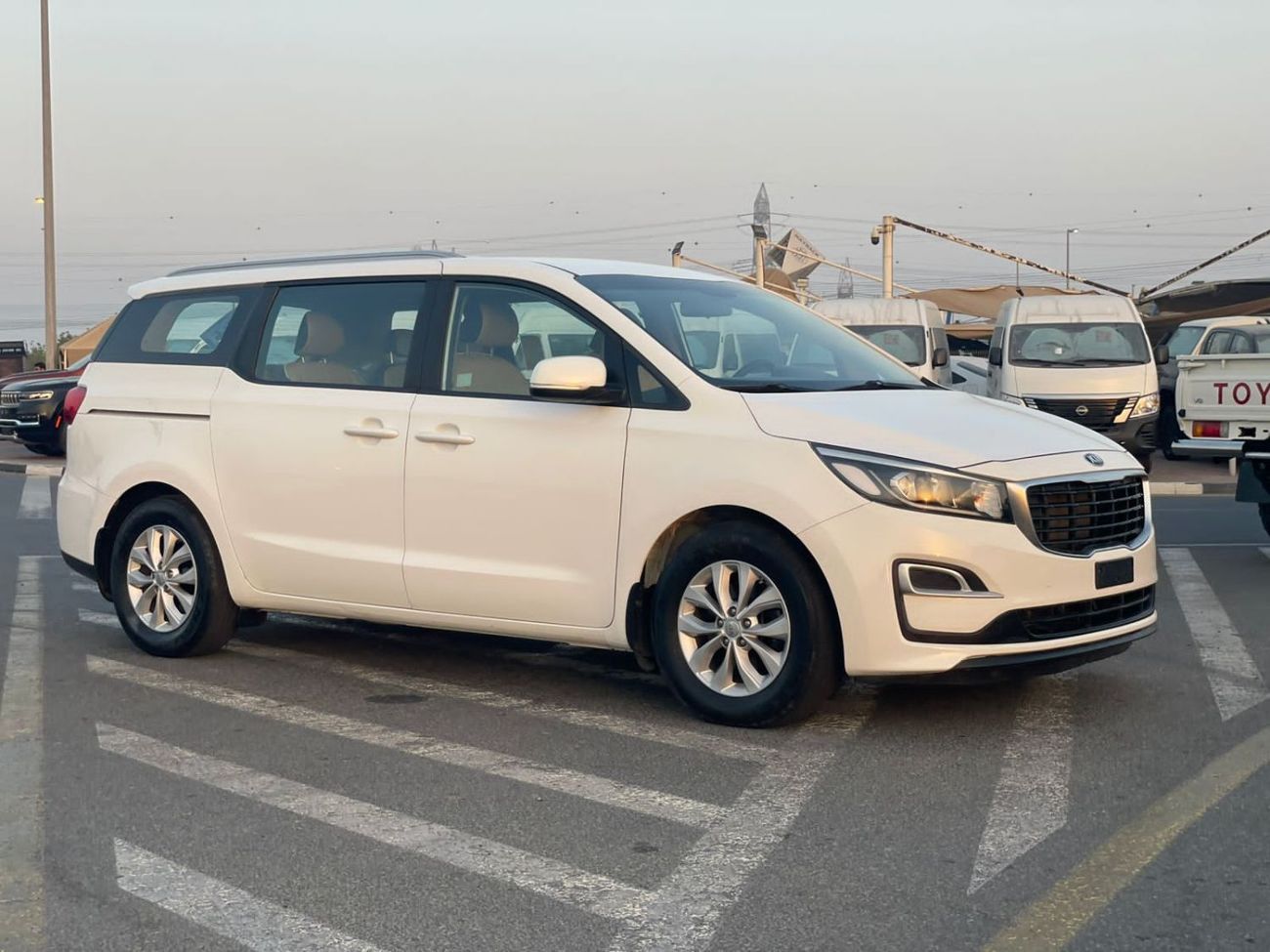 Kia Grand Carnival 2020 Kia Grand Carnival – GCC Specs – 7 Leather Seats – Rear Sensors – No Accident