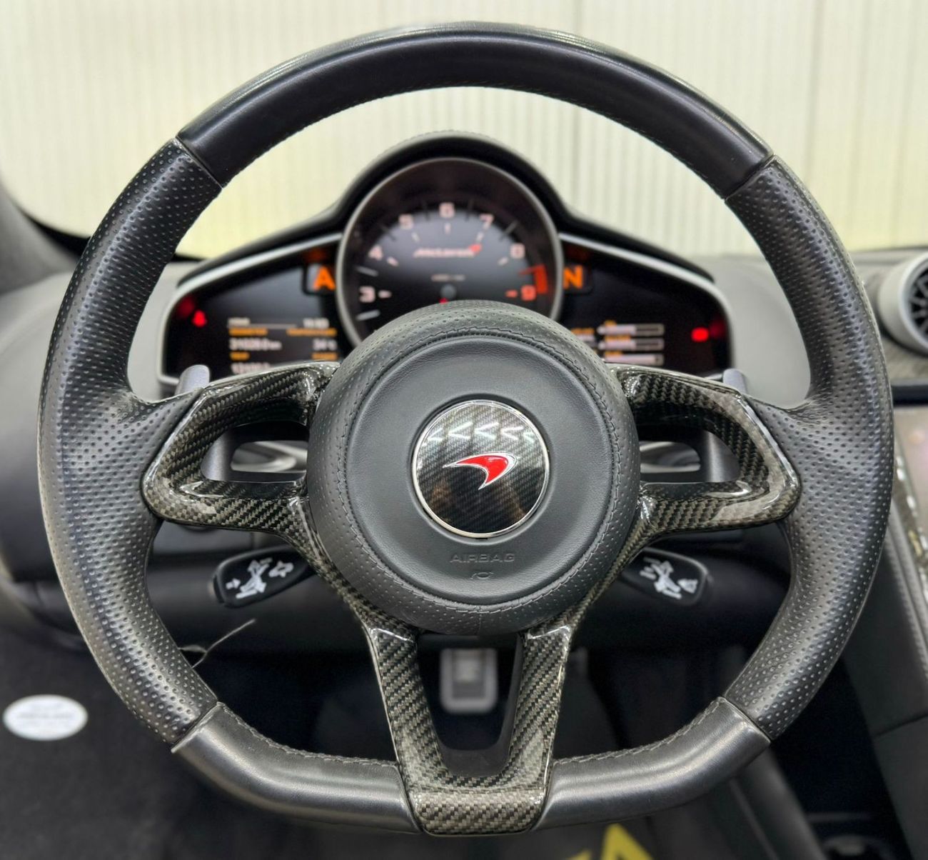 مكلارين MP4-12C 2013 McLaren MP4-12C Spider, Jan 2025 McLaren Warranty, Full Service History, GCC