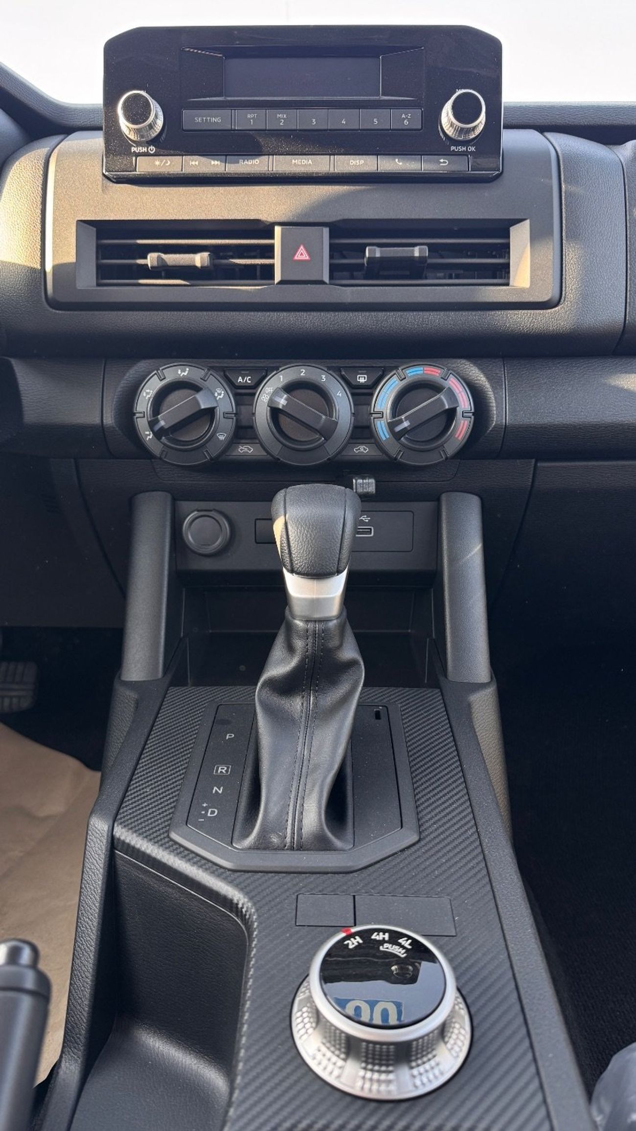 ميتسوبيشي L200 L200 2.4L med option diesel A/T