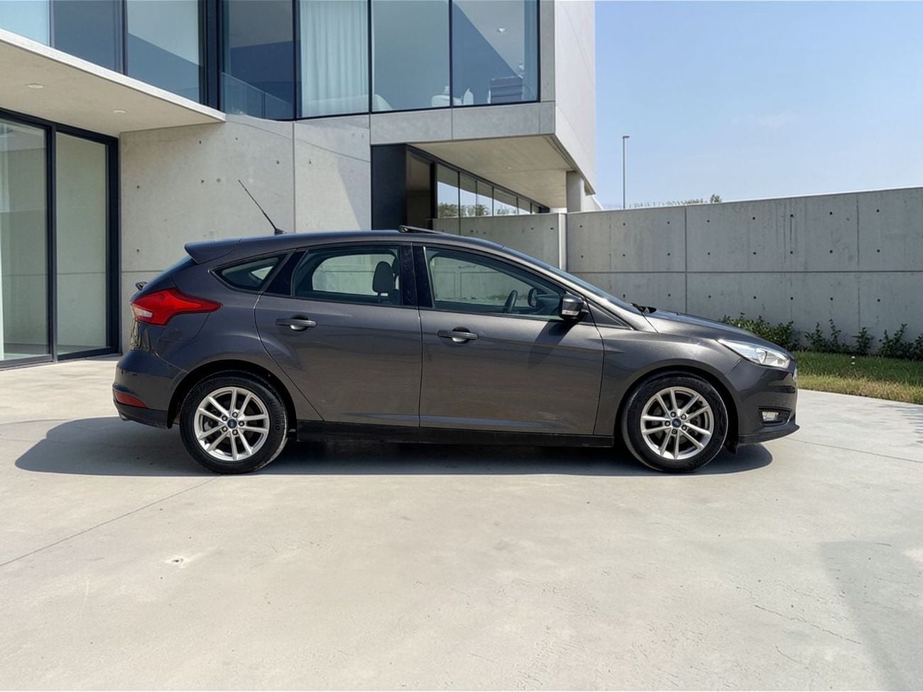 Ford Focus Trend 1.6L Hatchback FORD FOCUS 1.6L A/T Eco boost | 2017 | GCC SPECS | AED 530 per month