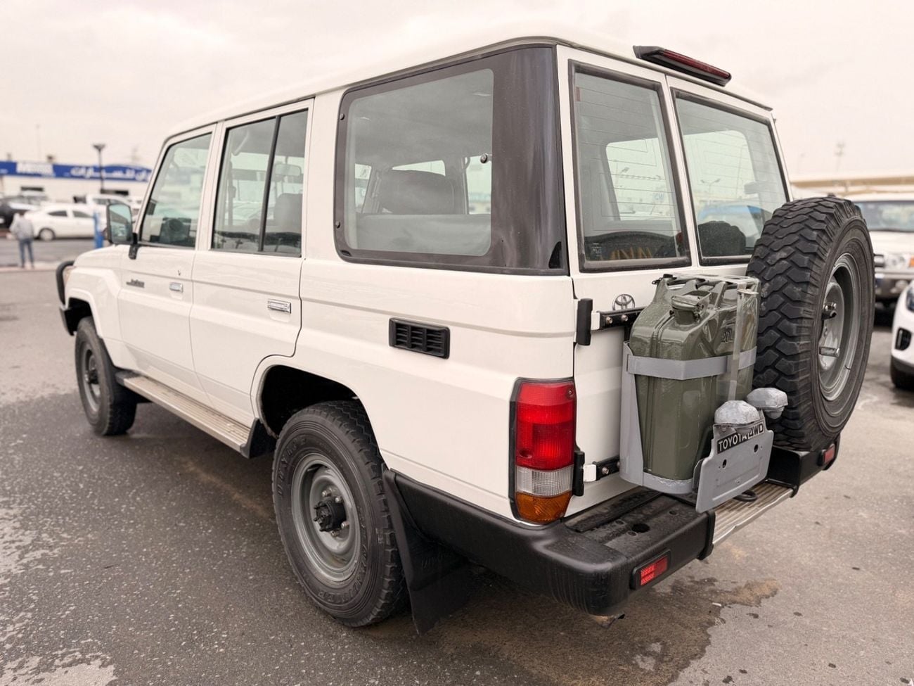 Toyota Land Cruiser 70 LC76 STD