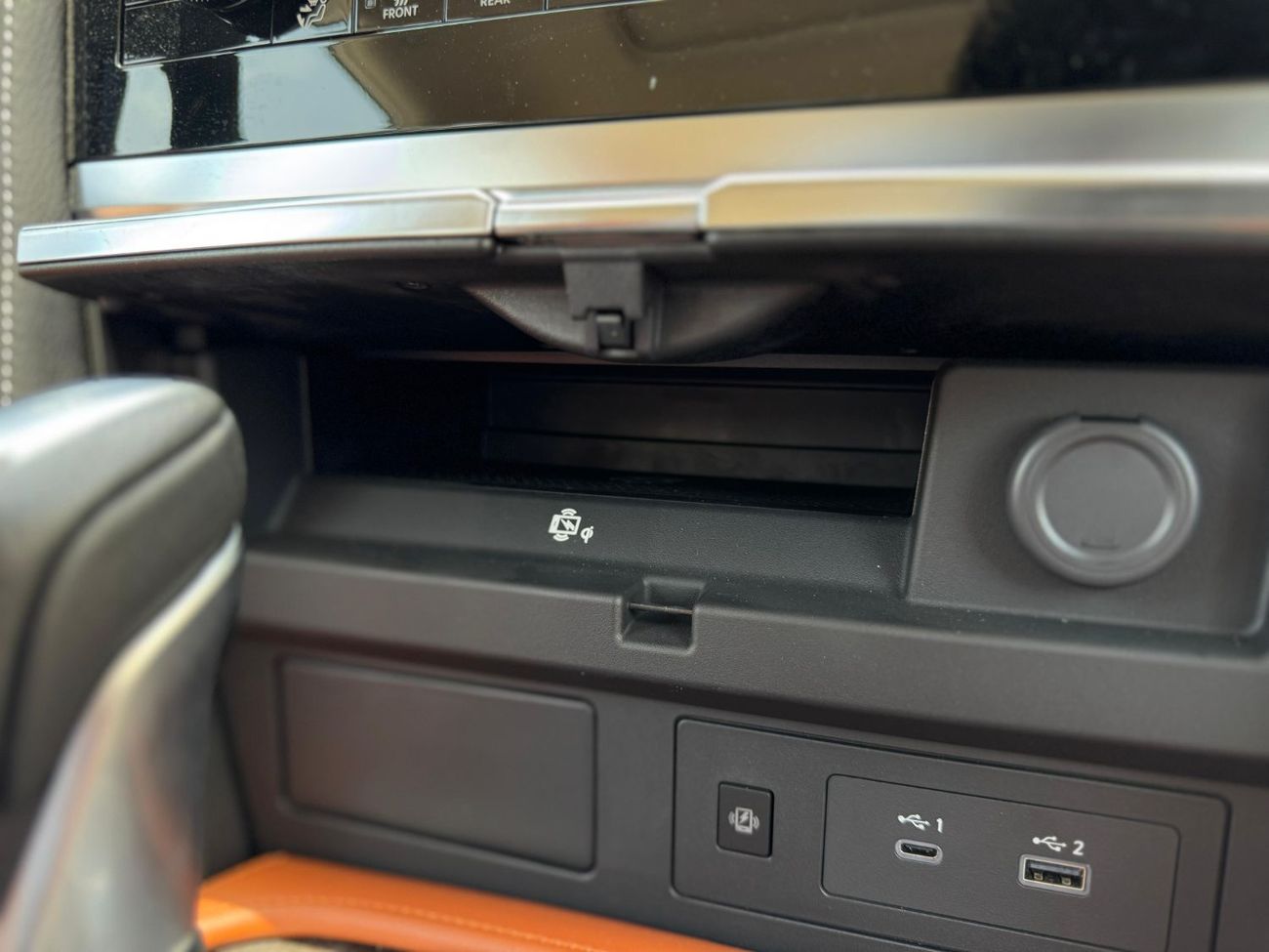 نيسان باترول نيسان باترول بلاتينيوم V8 موديل 2024 – رمادي | صفر كيلومتر | فل أوبشن