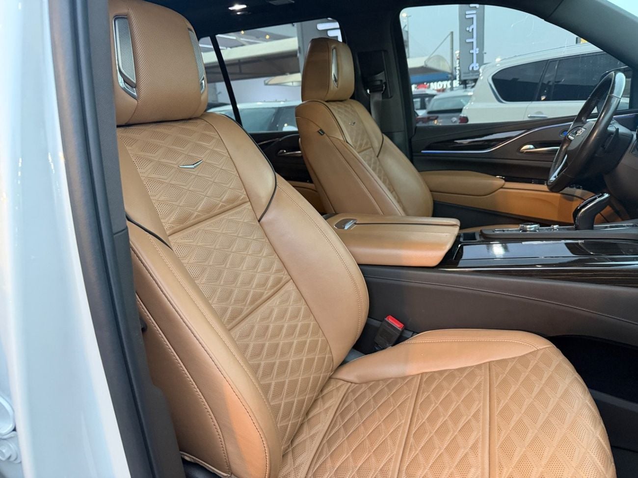 Cadillac Escalade SPORT PLATINUM Luxury 6.2L Luxury600 GCC.