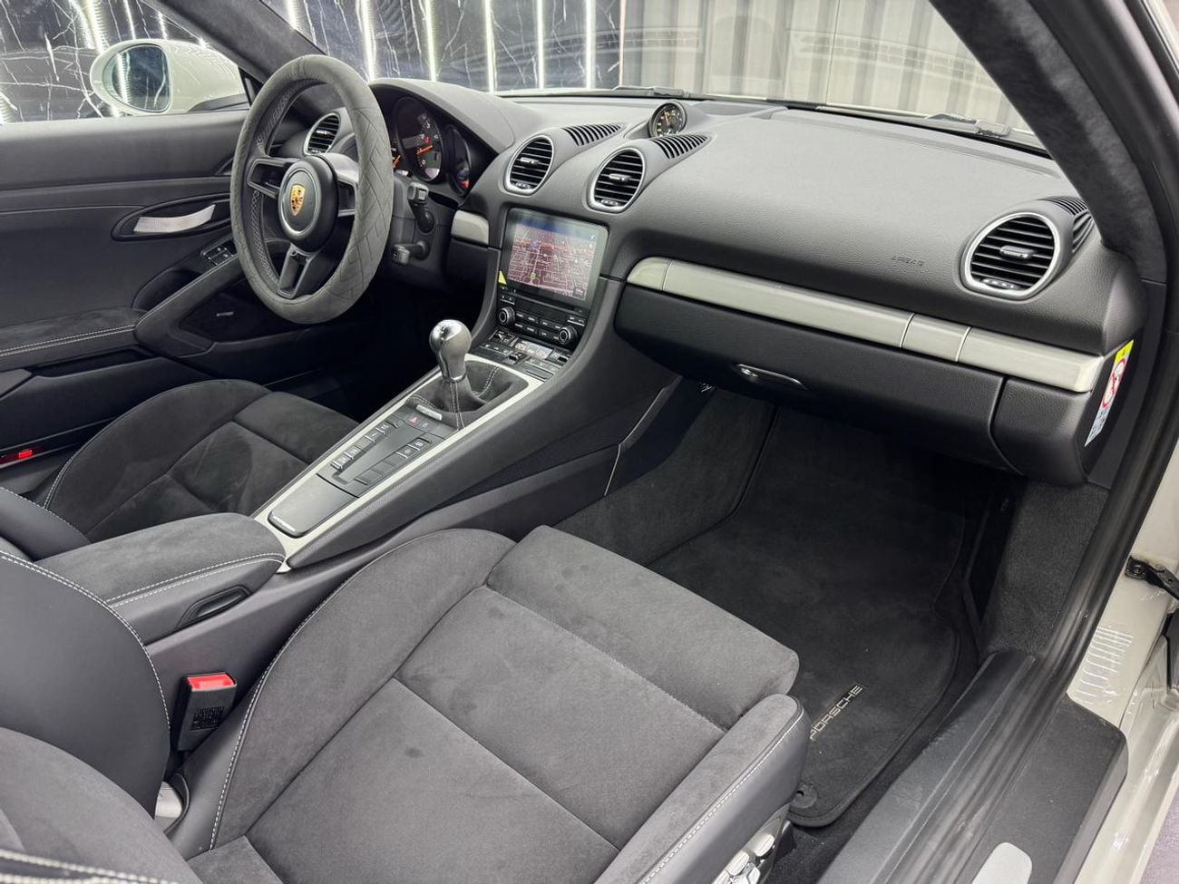 بورش كايمان 718 GT4 4.0L (420 HP) M/T