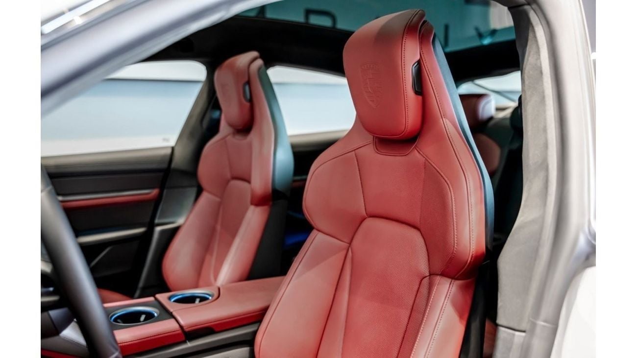 بورش تايكان 2023 Porsche Taycan GTS, 2027 Porsche Warranty, Interior Matte Carbon, Low KMs, GCC