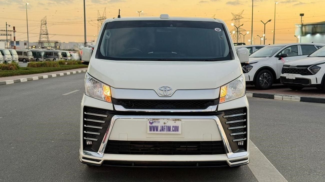 Toyota Hiace 4-SEATER | AUTOMATIC TRANSMISSION | 2.8L DIESEL | BACK CAMERA | PARKING SENSORS
