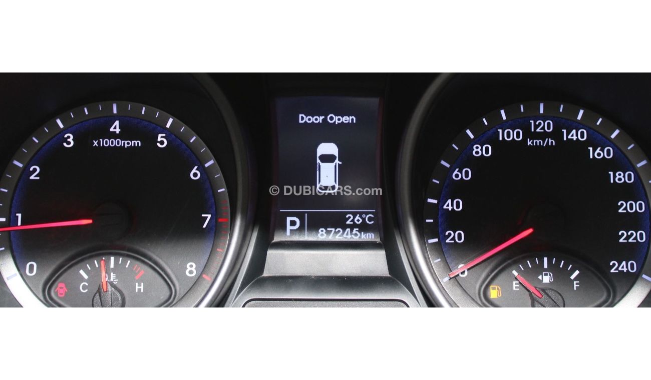 هيونداي سانتا في هيونداي سانتافي 2016 خليجي رقم 2 بحالة ممتازة بدون حوادث نظيفه جدا من الداخل والخارج