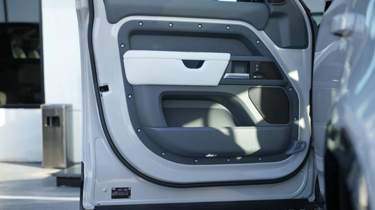 Land Rover Defender P400 X-Dynamic HSE Borasco Grey 2026MY Export Only