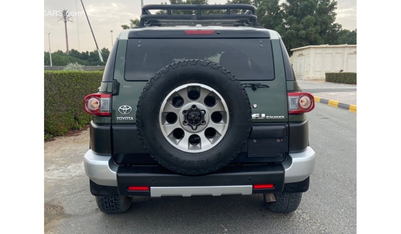 Toyota FJ Cruiser Toyota FG model 2012 USA 5 seat Very celen car  - AED 47,000 KM 210,000 call 00971527887500