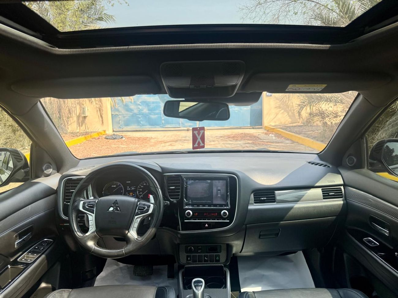 Mitsubishi Outlander GLX Super High 2.4L 980-Monthly l GCC l Hybrid, Sunroof, Leather l Accident Free