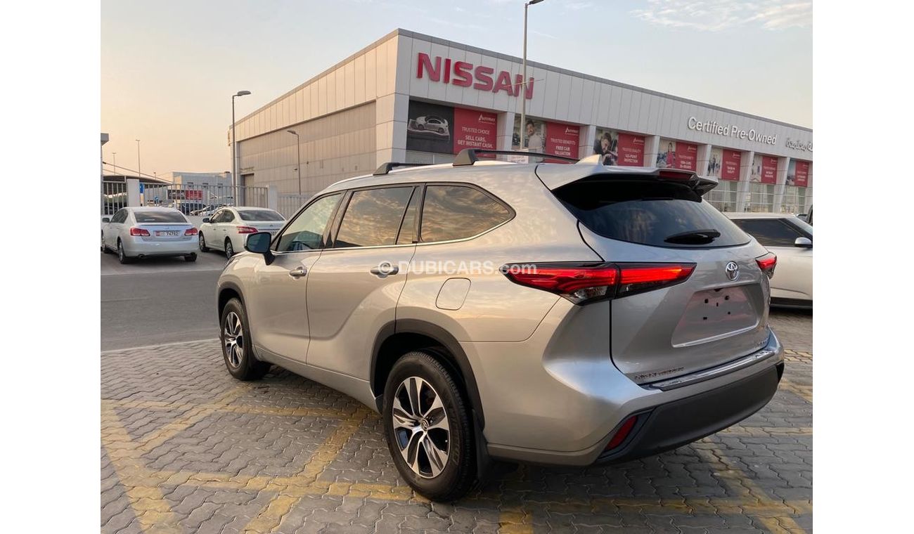Used Toyota Highlander 2020 for sale in Sharjah - 563947