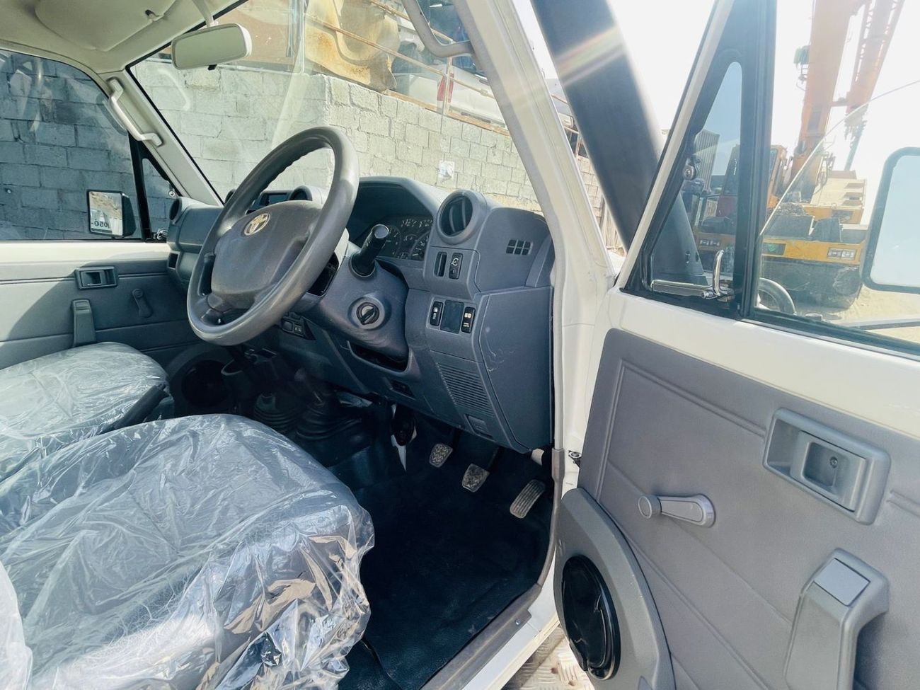 Toyota Land Cruiser Pick Up RIGHT HAND DRIVE ONLY FOR EXPORT 4.5 L 8 CYLIENDER