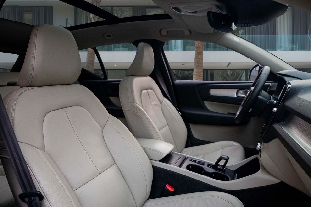 Volvo XC40 1,959 P.M  | 0% Downpayment | Low Km | Panoramic Roof!