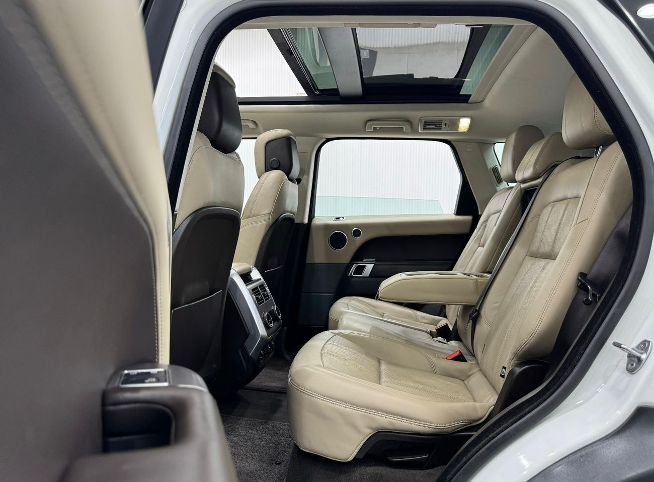 Land Rover Range Rover Sport 2019 Range Rover Sport HSE Dynamic V6, Warranty, Full Range Rover Service History, GCC