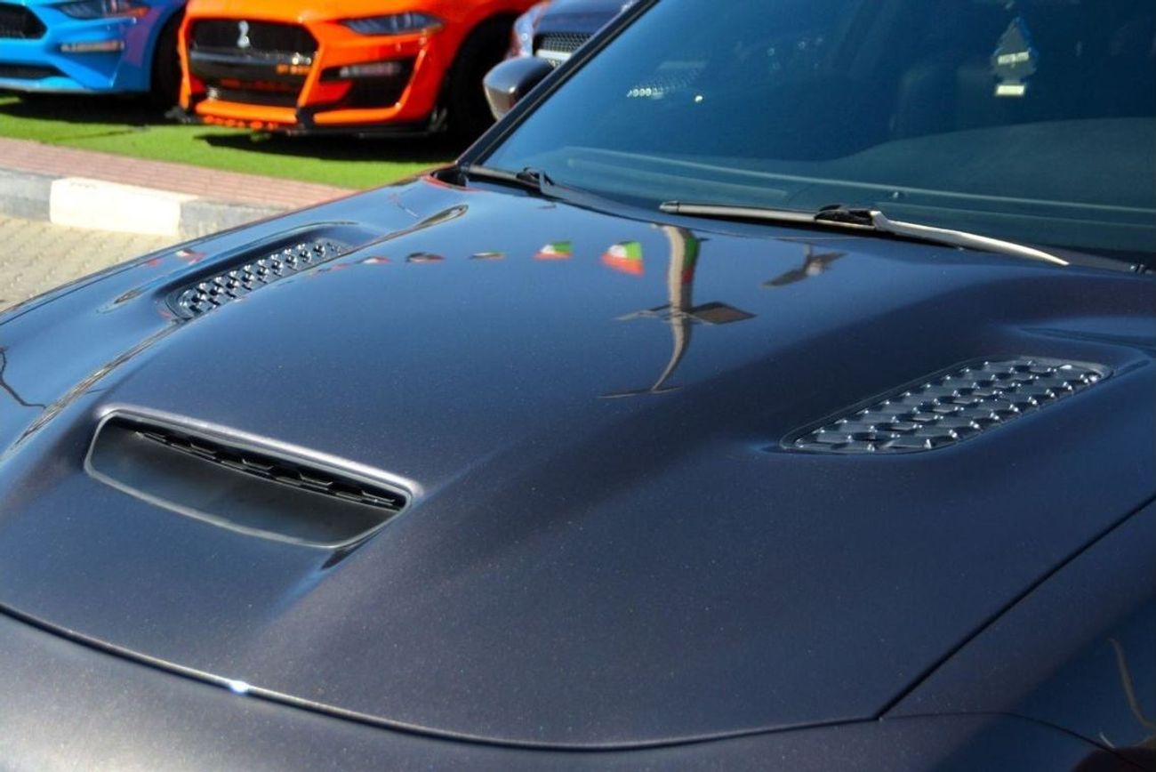 دودج تشارجر SXT Mid 3.6L SRT KIT & WIDR BODE // SUN ROOF //AIR BAGS // VERY GOOD CONDITION