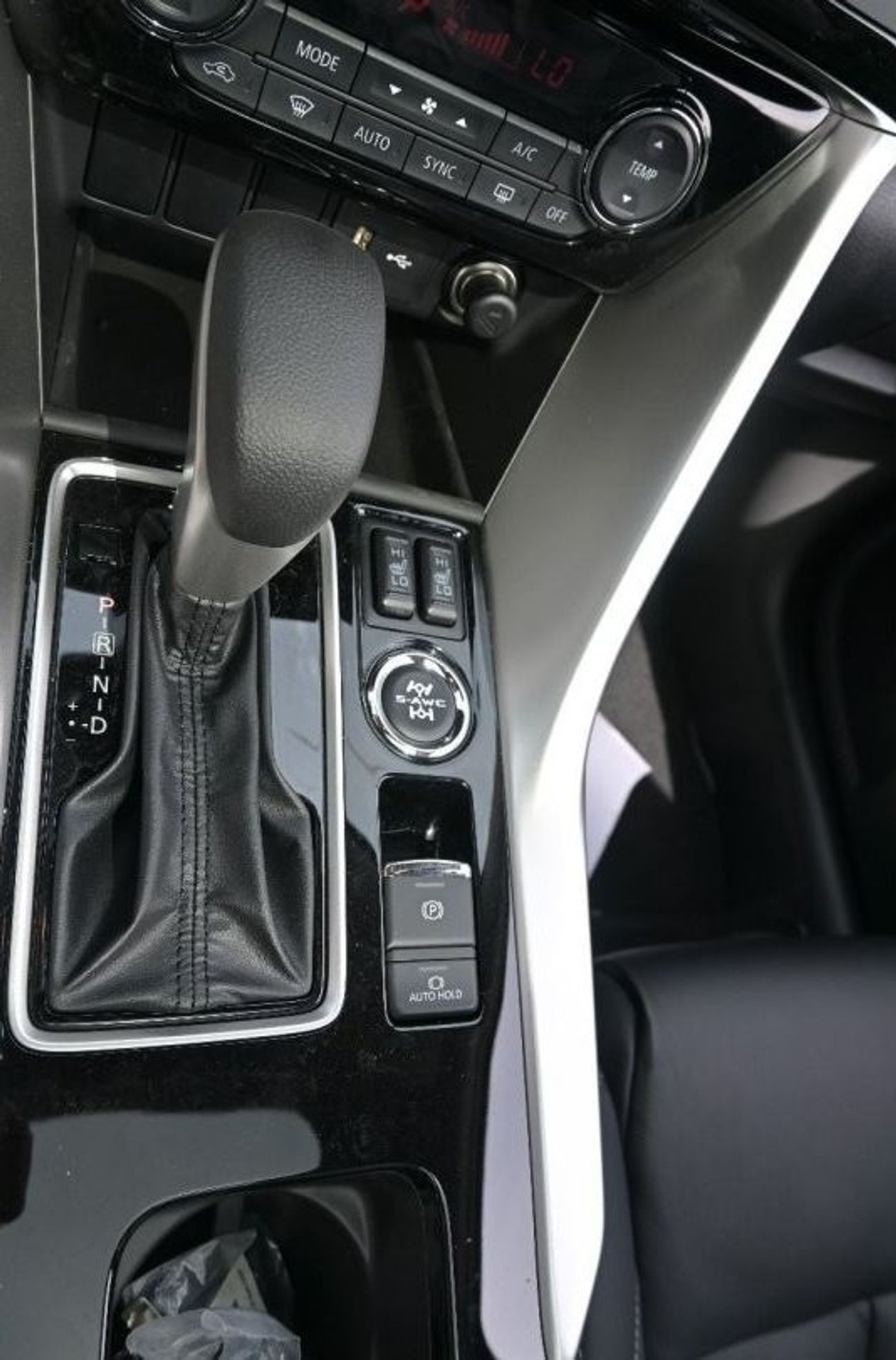 ميتسوبيشي إكلبس كروس 1.5L PETROL 4X4 FULL OPTION 2024