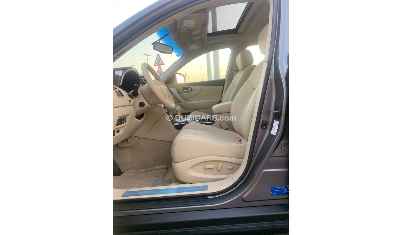 Infiniti QX70 Infiniti QX70_Gcc_2019_Excellent_Condition _Full option