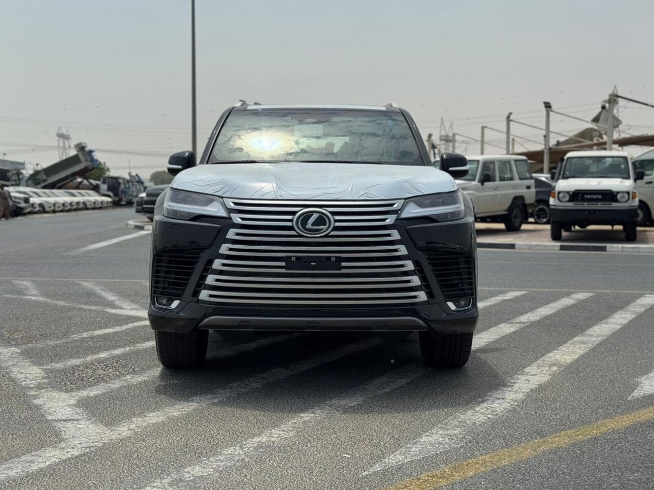 لكزس LX 700h SIGNATURE