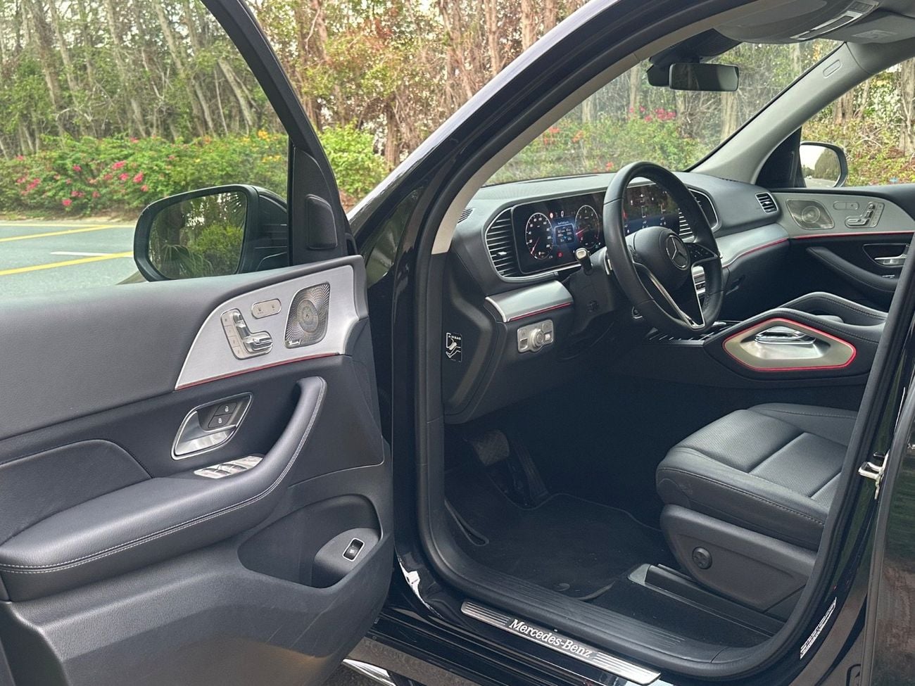 مرسيدس بنز GLE 300 GLE 300d 4MATIC | 2025 Diesel | 2.0L 4-cylinder 270 HP | Low Mileage | Like New